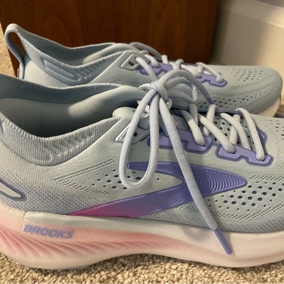 Brooks Sky Blue Glycerin 23 with Lavender Accents - Picture 2 of 5
